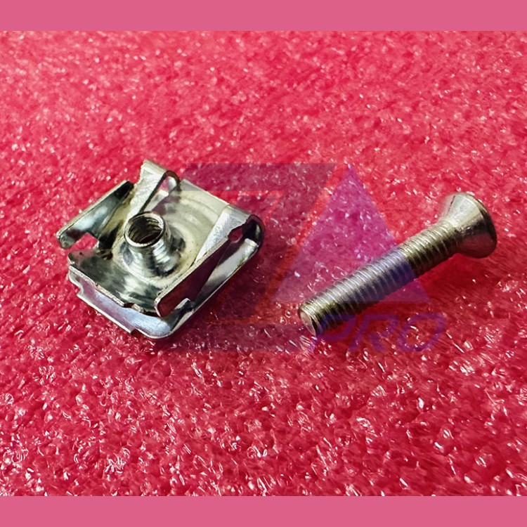 Клипса c винтом крепления облицовки балюстрады эскалатора траволатора M4 KM5232179H01 Kone