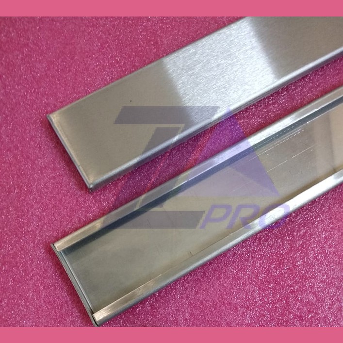 Плинтус кабины L-2098 мм нерж.сталь шлиф. ZAA402DV