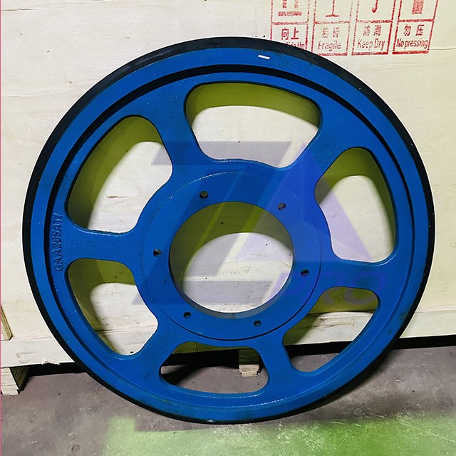 Приводное колесо (фрикционный шкив) привода поручня траволатора 606NCT D=692мм d=218мм GAA265AT1 Otis