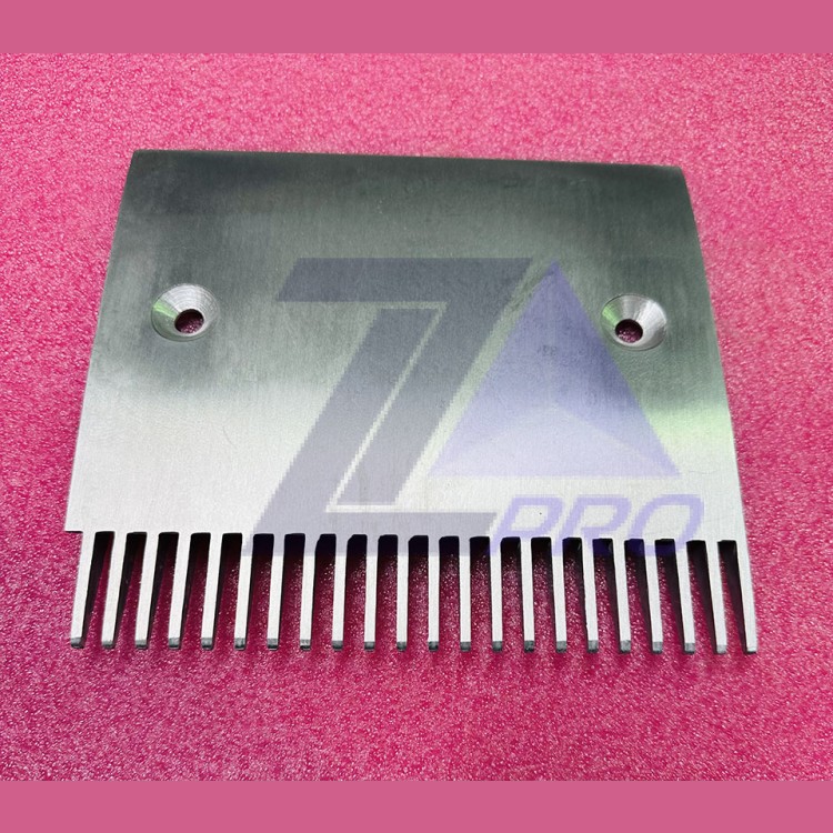 Гребенка центральная правая 22 зуба траволатора 9500 199,4х181,36 50644839 Schindler