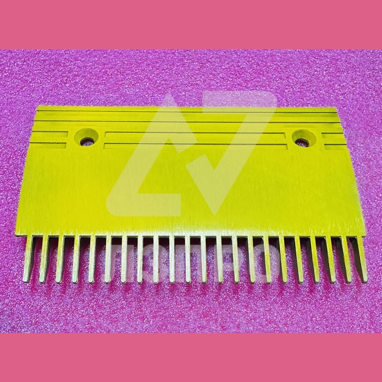 Гребенка эскалатора алюминиевая желтая правая B TravelMaster KM5130668H02 Kone