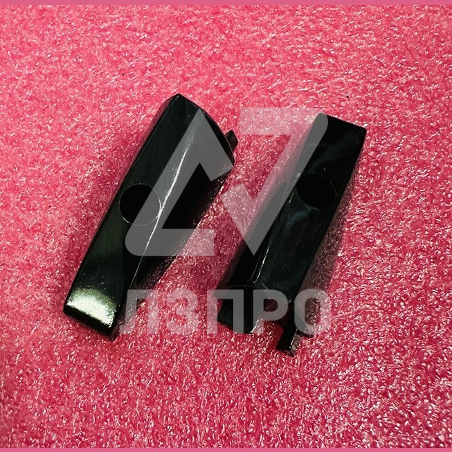 Торцевой наконечник левый однорядной щетки UR/OR-PA 6.6 KM5062471 Kone