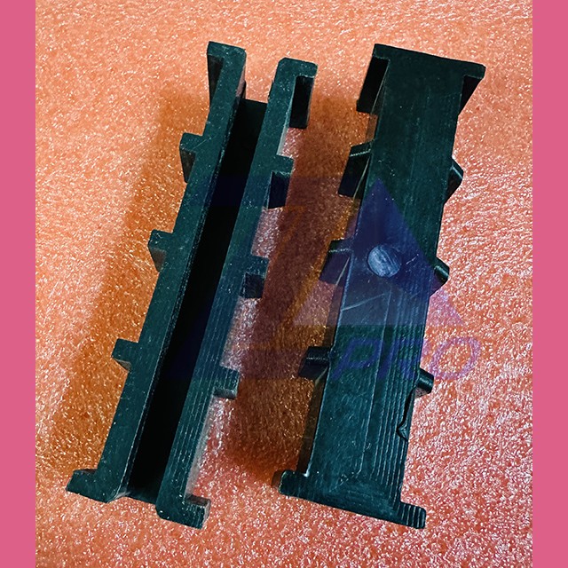 Вкладыш башмака направляющей кабины для лифта KONE, T-9 мм с рёбрами KM901631H9 (130x33x28)