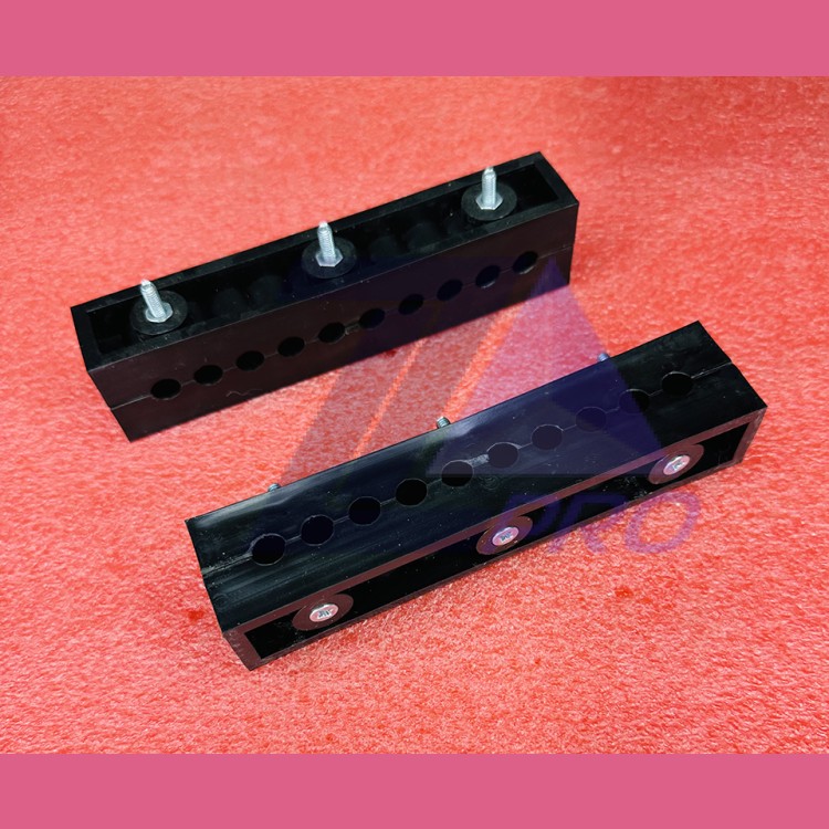 Зажим 3042.00.001-02 под 10 канатов для лифта МЭЛ