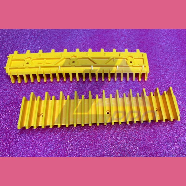 Демаркационная накладка центральная для эскалатора Step K-Edge SCS 319900