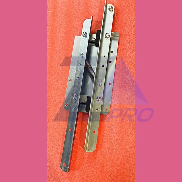 Отводка дверей кабины правая Prima L=560мм FAA24390D1 Otis