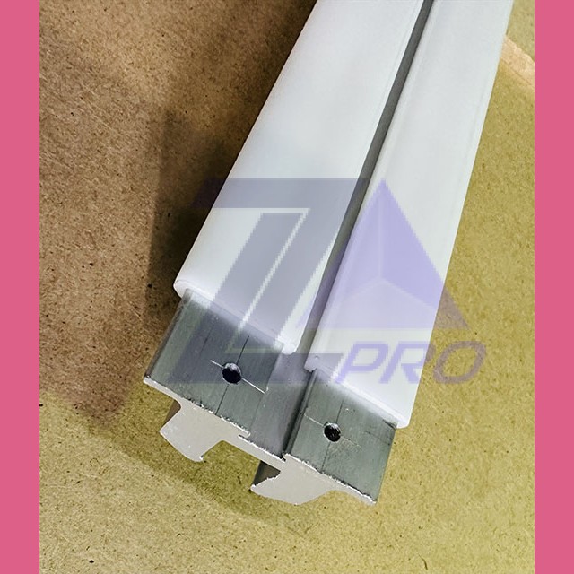 Алюминиевая направляющая поручня (нижняя площадка эскалатора 506NCE) L=2299,5mm H=930mm угол 35гр 2ступ в горизонт GAA27078K14 Otis