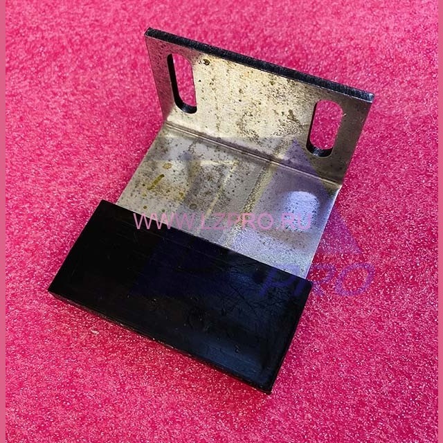 Башмак дверей шахты 66х60х39мм 366.26.02.020 КМЗ