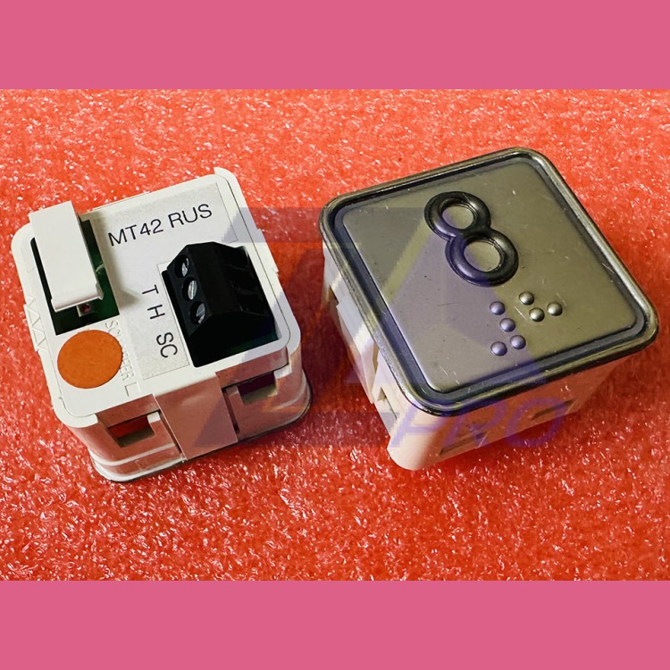 Модуль кнопочный "8" красная подсветка с шрифтом Брайля MT42 RUS Schaefer ЩЛЗ