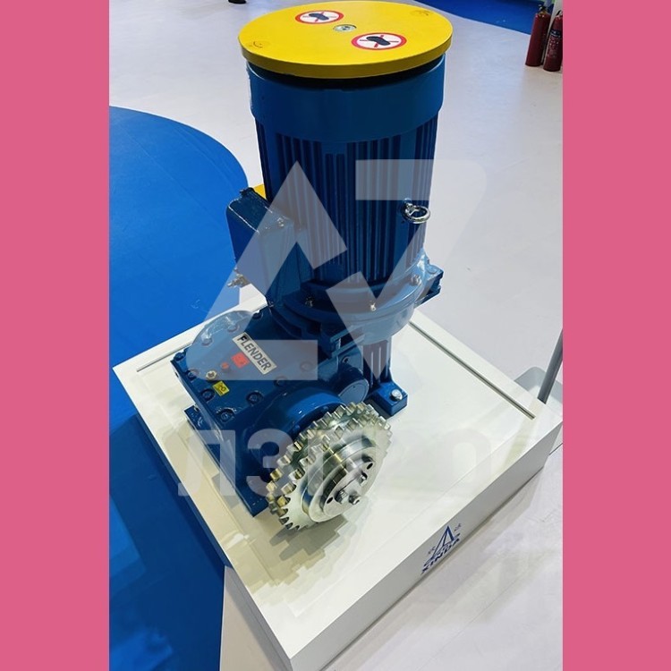 Лебедка в сборе с редуктором для эскалатора ETR112 Flender CG26-135