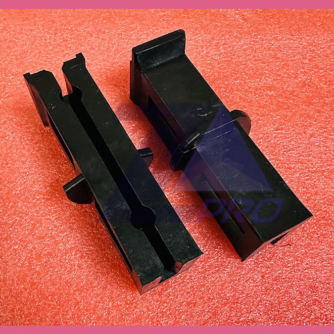 Вкладыш T-5мм башмака кабины L-130мм 6073203240 Thyssen (пр-во Россия)