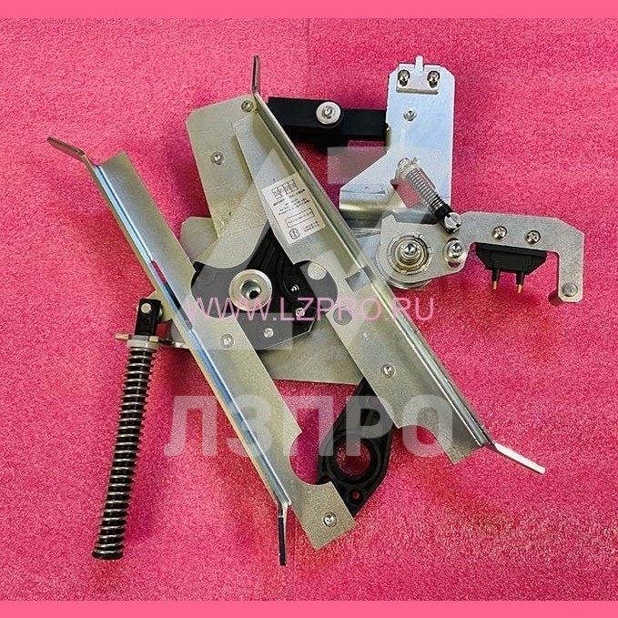 Отводка механическая двери кабины AMDC-R1/R5 MonoSpace левая L=300мм KM900650G03 Kone