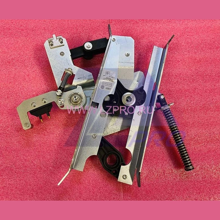 Отводка механическая двери кабины AMDC-R1/R5 MonoSpace правая L=300мм KM900650G13 Kone