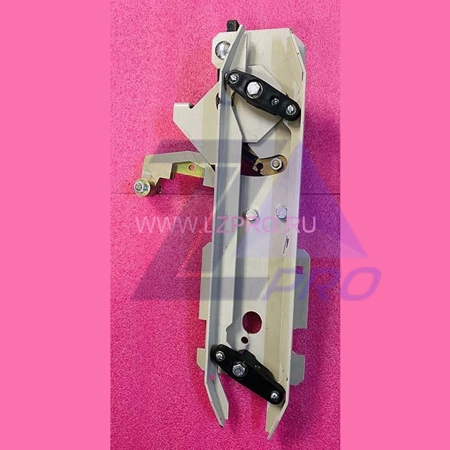 Отводка дверей кабины правая 0411Е.03.10.060МП-02 Ecomaks ЩЛЗ