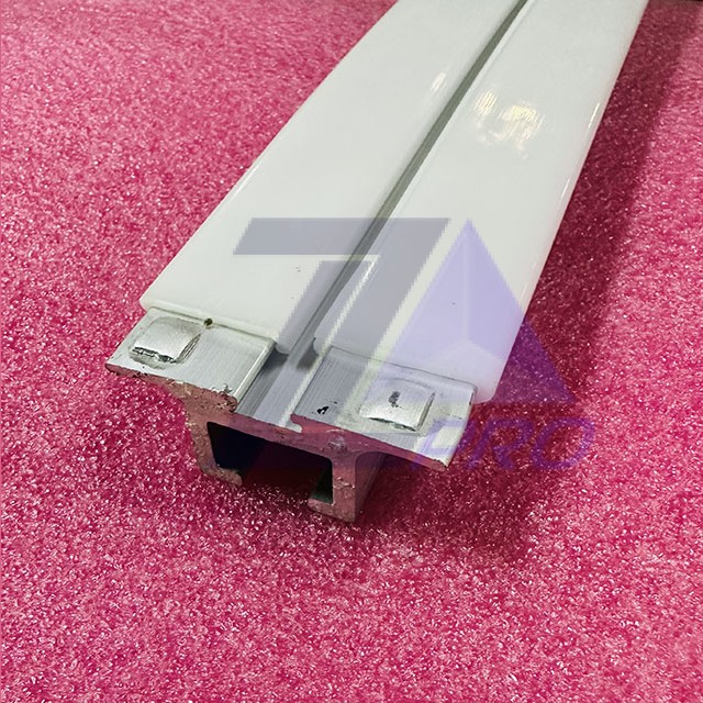 Направляющая поручня алюминиевая (изогнутая, возврат. ход, нижняя площадка, 35гр. 2 гор.ступ.) L=1191 мм GAA402BLZ2 Otis