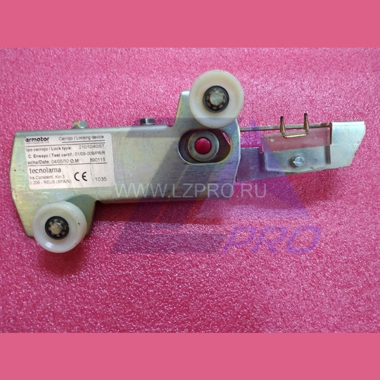 Замок дверей шахты правый CPP.4000RD000 210/10/40/ST Fermator