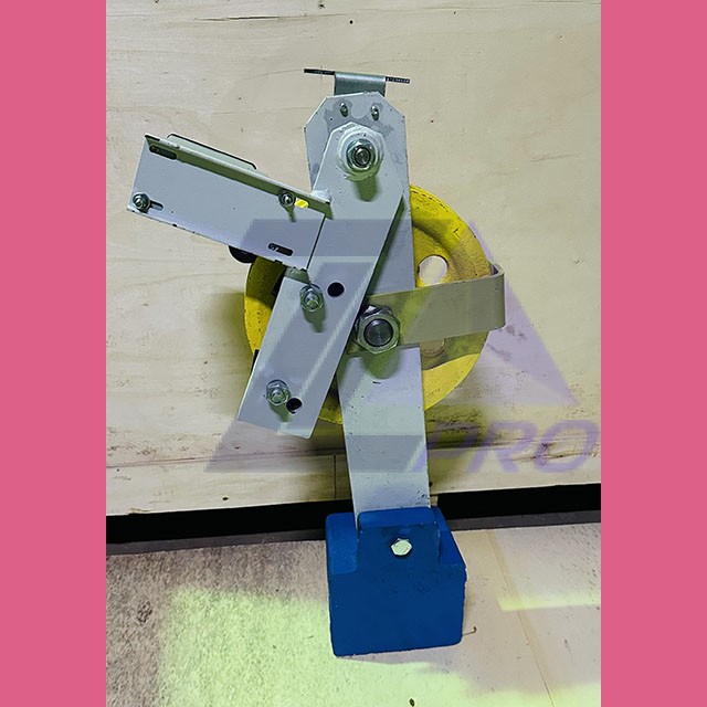 Устройство натяжное в сборе с блоком D=210мм канат 7,8мм 0411.01.00.010А МЛЗ