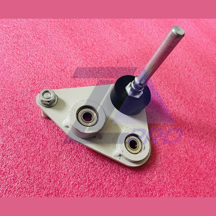 Рычаг трехплечий привода дверей кабины ось 98мм 0411Е.03.10.070-01 ЩЛЗ