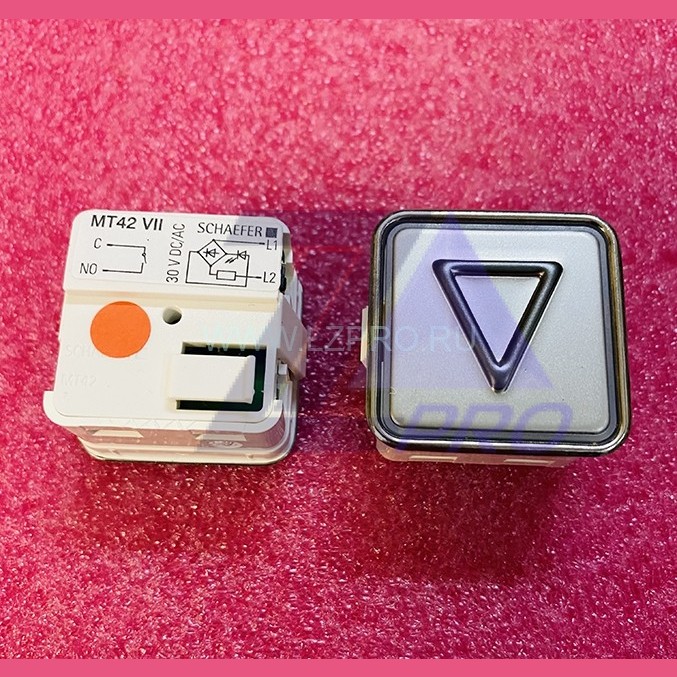 Модуль кнопочный "стрелка" красная подсветка MT42 VII Schaefer