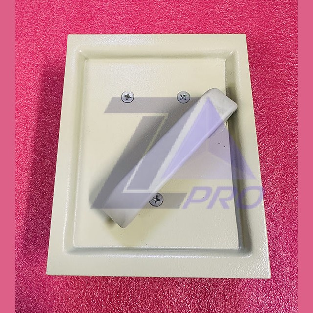 Устройство запирающее дверей шахты левое (одна ручка, без тяг) 0505П.06.00.000Б ЩЛЗ