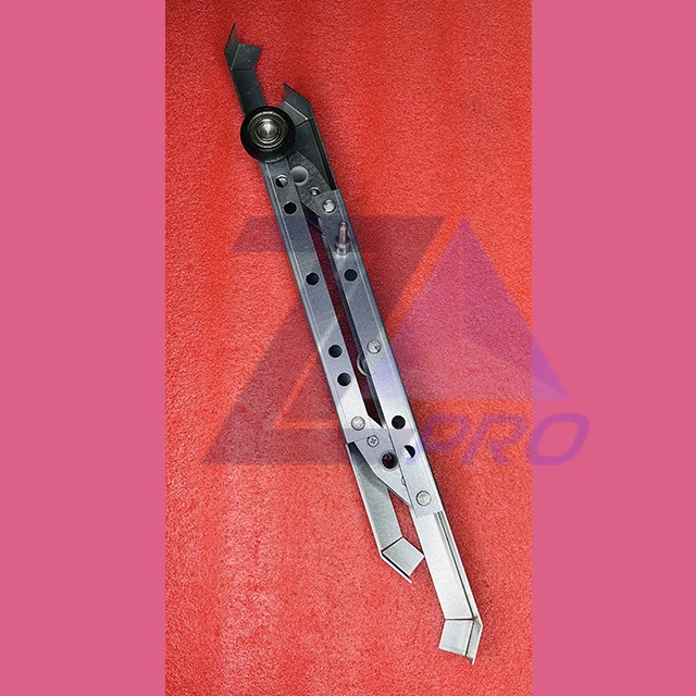 Отводка двери кабины центральное/левое открывание 1762.02.00.00-01 СБ МЭЛ